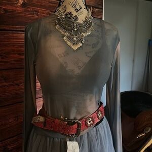 Mesh top. Polyester. Blue with apricot undertones. Lettuce hem